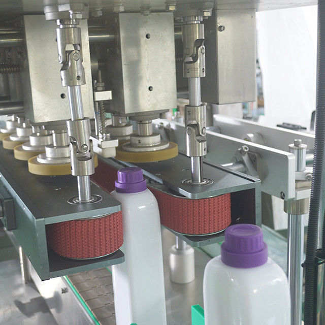 Macchina di sigillamento per tappi di bottiglie di plastica con caratteristica di selezione e componenti motori