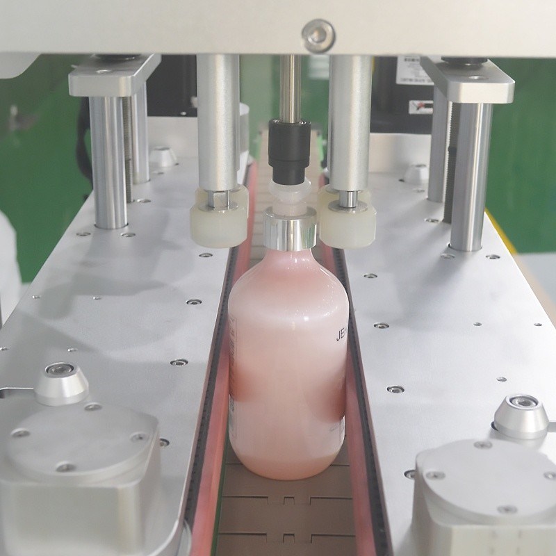 Tipo di imballaggio Bottiglie Macchina di tappo rotativo completamente automatica per tutti i tappi a filo