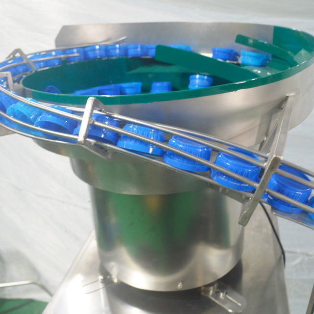 Macchina di tenuta di bottiglie di plastica da 10 litri per 750 secchi all' ora 5 ugelli di riempimento e etichettatura