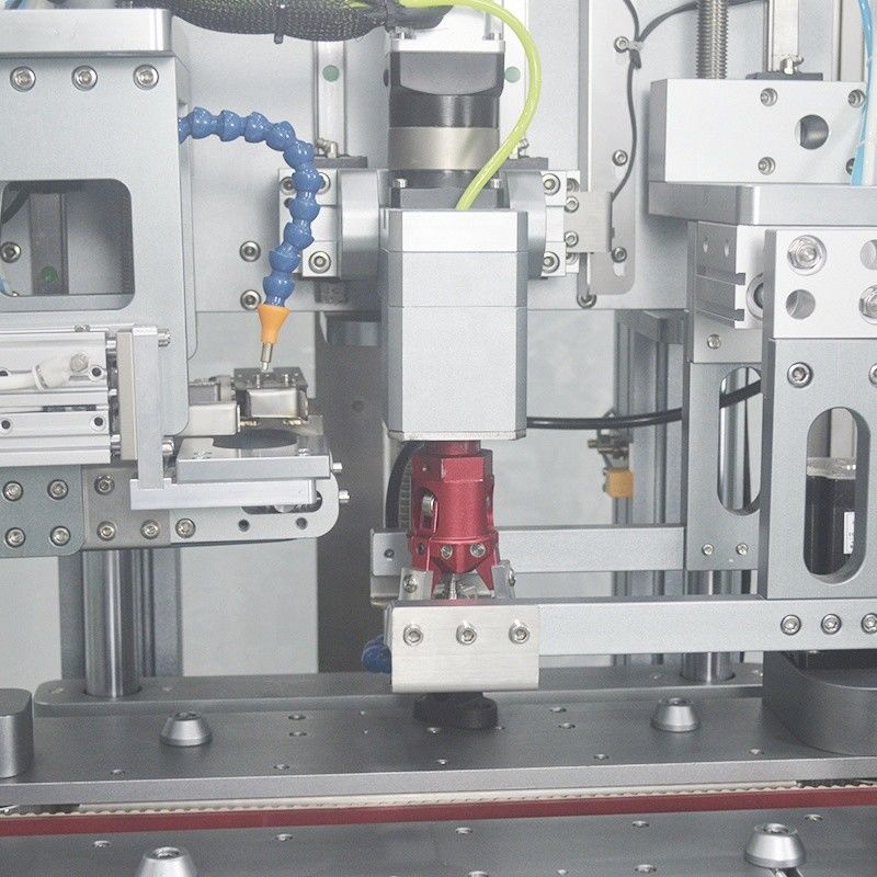 Macchina servo di copertura a testa singola completamente automatica per bottiglie chimiche giornaliere in metallo