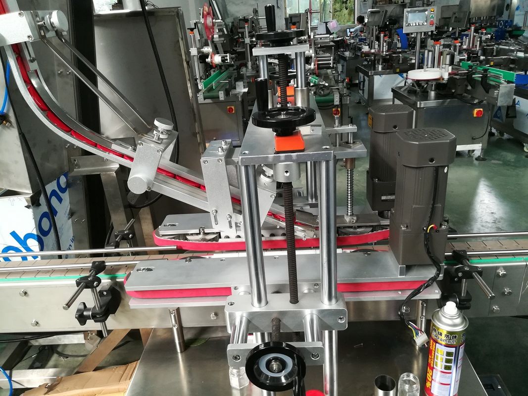 Macchina di coprimento di bottiglie a filo di plastica lineare completamente automatica per il strofinamento delle ruote di coprimento