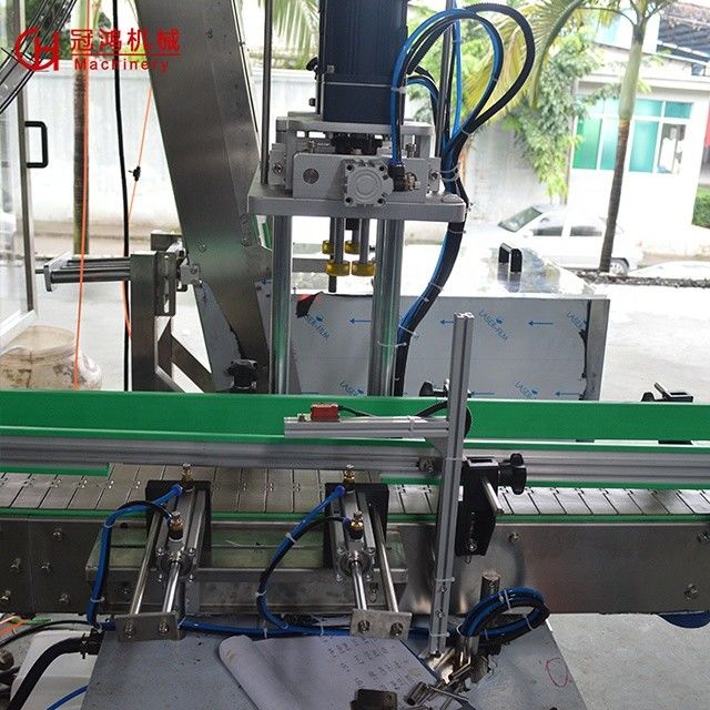 Macchina di copertura rotativa a vite completamente automatica per la produzione di imballaggi di bottiglie di plastica