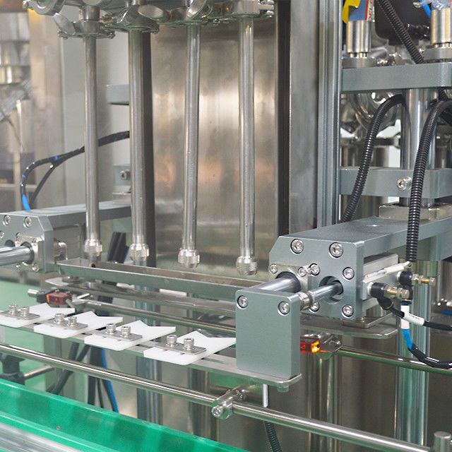 Linea di produzione 2023 1000 bottiglie all'ora con 4 ugelli di riempimento di bottiglie e pompa a pistoni