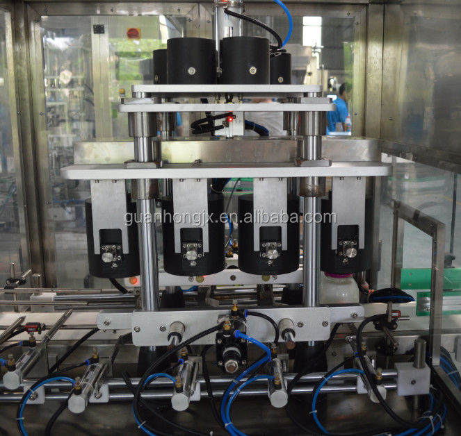Macchine per tappi lineari completamente automatiche per tappi in plastica in produzione a grandi volumi