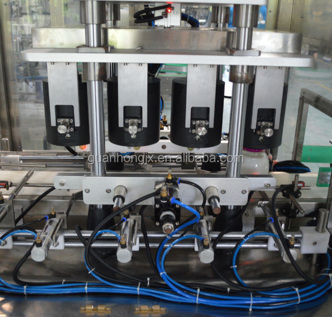 Macchine per tappi lineari completamente automatiche per tappi in plastica in produzione a grandi volumi
