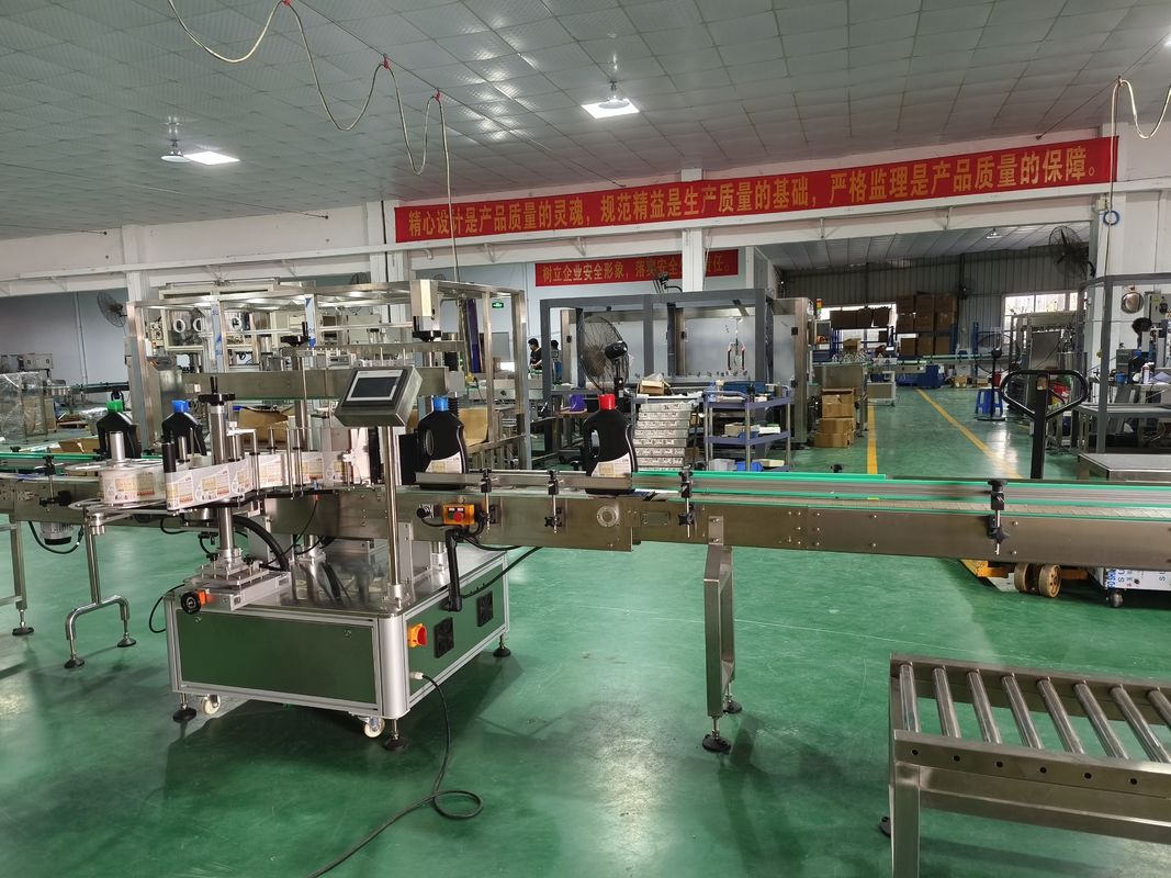 Linea di produzione di detersivi per shampoo e biancheria da 25 kW con etichettatura e tappo a doppio lato