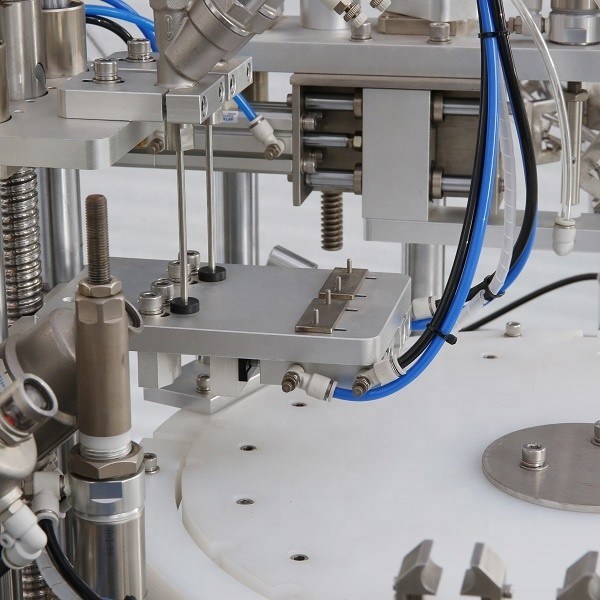 1000BPH Reagenti per gel certificati CE Siringhe 2 Testa Macchina di riempimento per il certificato CE