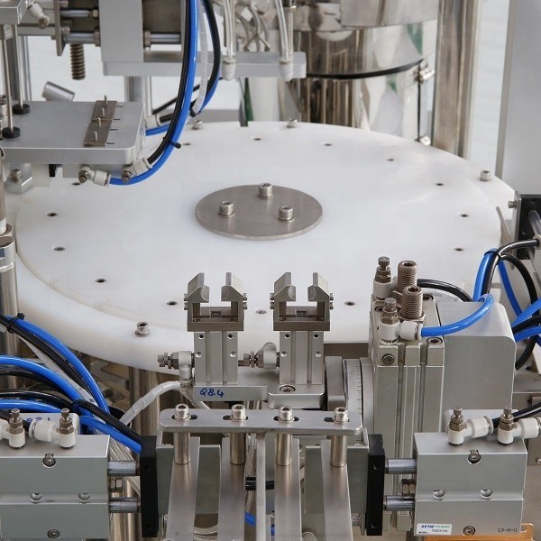 Certificato CE Macchina di imballaggio servomotore ad alta velocità per 30 ml di riempimento di gel seminale