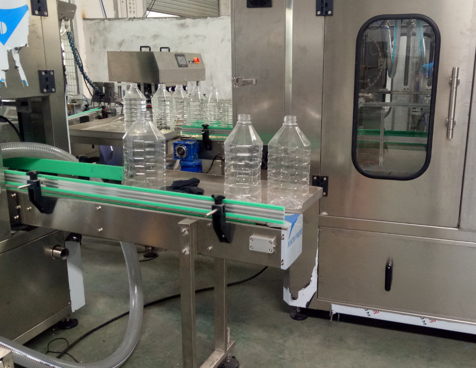 Macchina avanzata di imballaggio per riempimento liquido per olio commestibile nell'industria alimentare e delle bevande