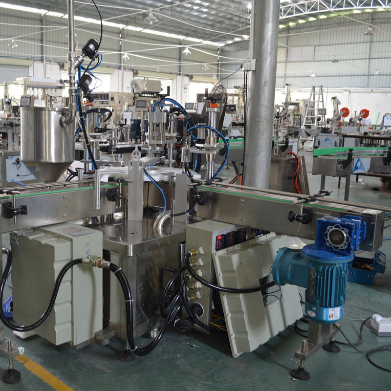 Linea di produzione avanzata di macchine automatiche di riempimento di profumi di deodoranti per bottiglie da 20 ml