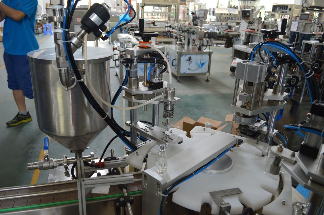 Linea di produzione avanzata di macchine automatiche di riempimento di profumi di deodoranti per bottiglie da 20 ml