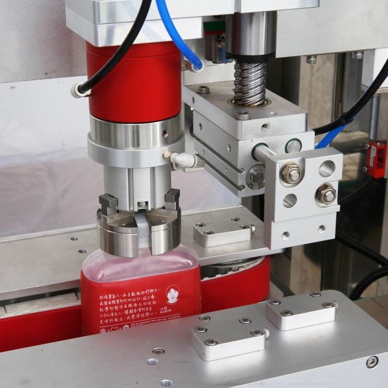 Alta produttività Automatic Tracking Type 3heads Bottle Capping Machine