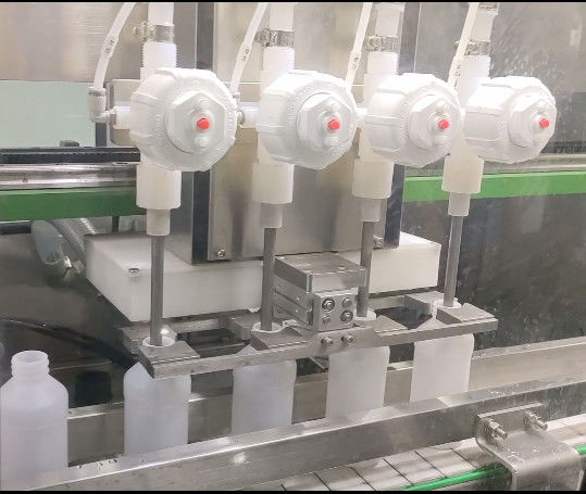 Alta velocità 4 teste bottiglia liquida di riempimento di tappo di etichettatura macchina per bottiglie di plastica
