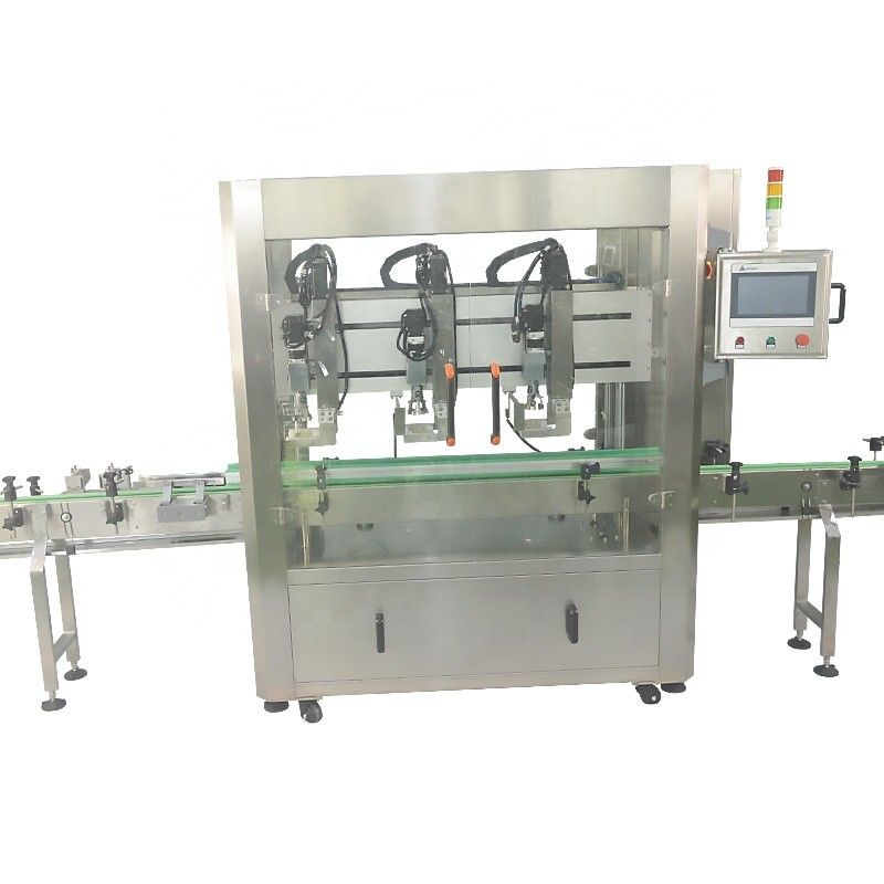 Macchina di tappo automatico a 3 teste per bottiglie di plastica di altissima prestazione Capacità 4000BPH