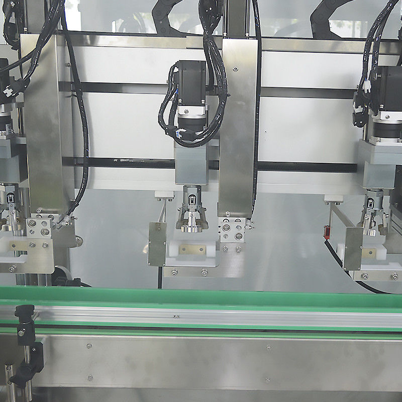 Macchina di tappo automatico a 3 teste per bottiglie di plastica di altissima prestazione Capacità 4000BPH