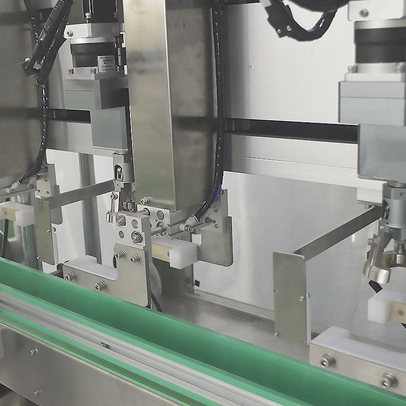 Macchina di tappo automatico a 3 teste per bottiglie di plastica di altissima prestazione Capacità 4000BPH