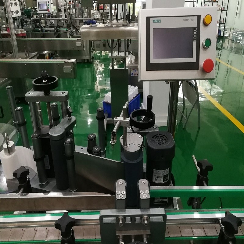 Macchina automatica per l'etichettatura delle bottiglie di vetro con 4 teste di riempimento, chiusura e tappo per vino/liquore