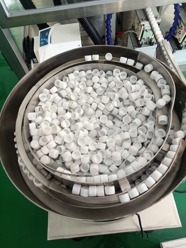Macchina avanzata di selezione dei tappi automatici di bottiglie di plastica per l'imballaggio del tappo della bottiglia