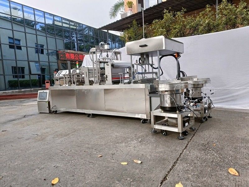 Macchina elettrica automatica di riempimento e sigillamento dei reagenti per il rilevamento del kit di prova chimica con capacità 13000 BPH