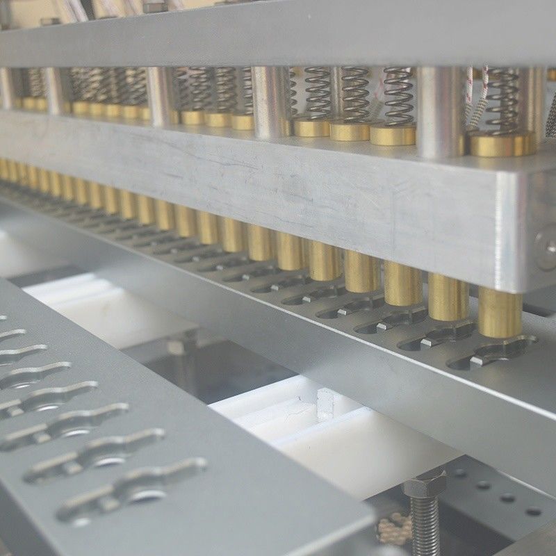 Macchina di riempimento di flaconi per provette e contenitori di campioni in plastica controllata da PLC