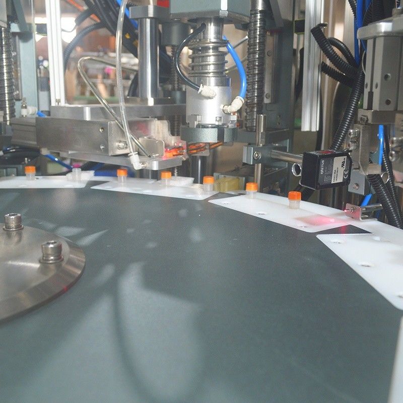 Macchina di etichettatura per riempimento liquido di tubi di reagenti di tipo Chuck con capacità di 800 kg
