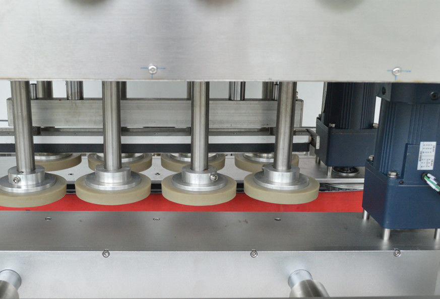 Tipo di imballaggio Cassa in legno 900 KG Macchina di copertura rotonda di bottiglie in plastica con sorter del coperchio