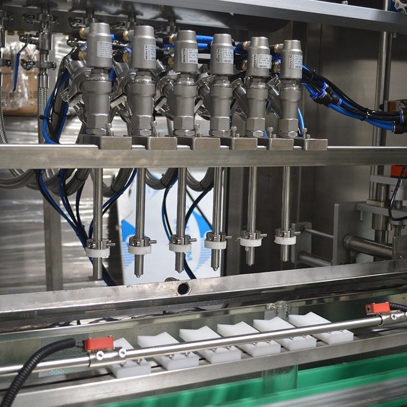 Voltaggio AC220V 50/60HZ Linea della macchina di riempimento del vino per la mini macchina di imbottigliamento dell'olio d'oliva