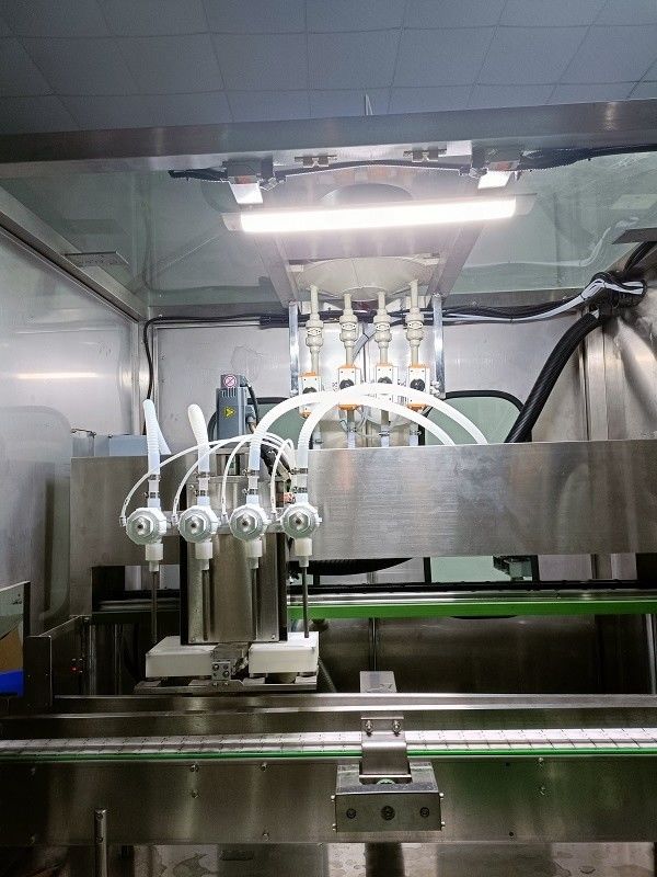 Macchina di riempimento a servo pistone a 4 teste per la linea di produzione automatica di acido solforico